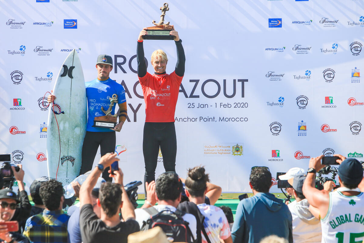 Podium with the winner  Nat Young (USA) and the runner-up Alonso Correa (PER)