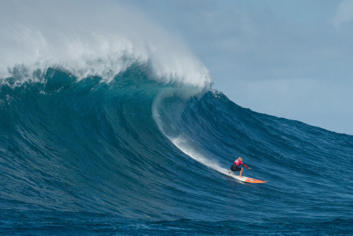 2020 Women's Paddle Entry: Felicity Palmateer at Jaws A