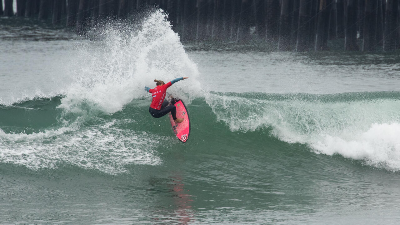 OCEANSIDE, CALIFORNIA, USA - SEPTEMBER 19: Alyssa Spencer of USA surfing in Round 4 Heat 6 at the Nissan Super Girl Surf Pro QS 3,000 on September 19, 2021 at Oceanside Pier, Oceanside, California. (Photo by Kurt Steinmetz/World Surf League)