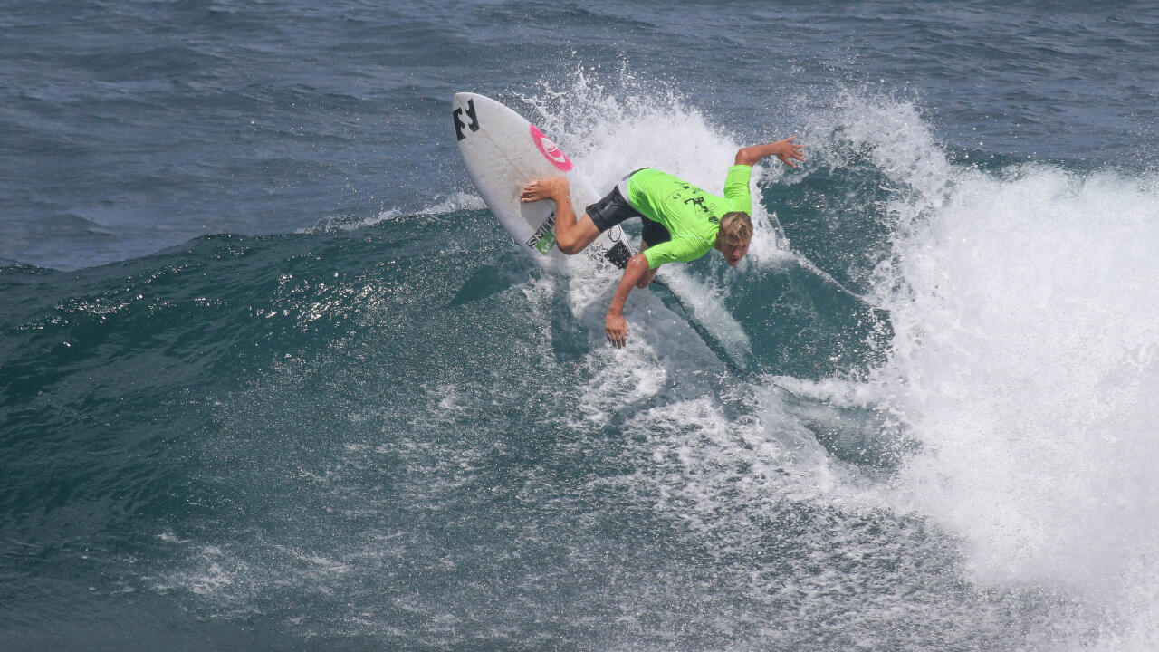 Tommy Coleman does 360 off one-foot wave to win Labor Day Surf Fest