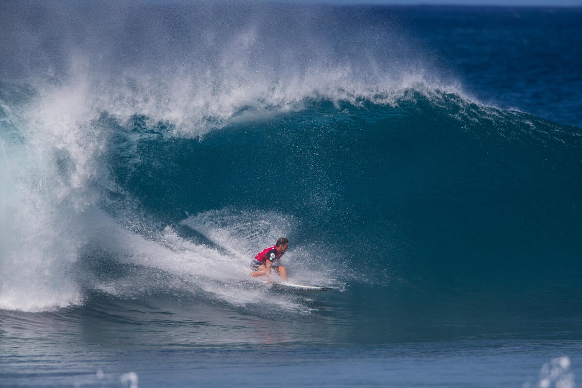 advances to round three after placing second in round two heat 3 of the 2018 Volcom Pipe Pro at Pipe, Oahu, Hawaii, USA.