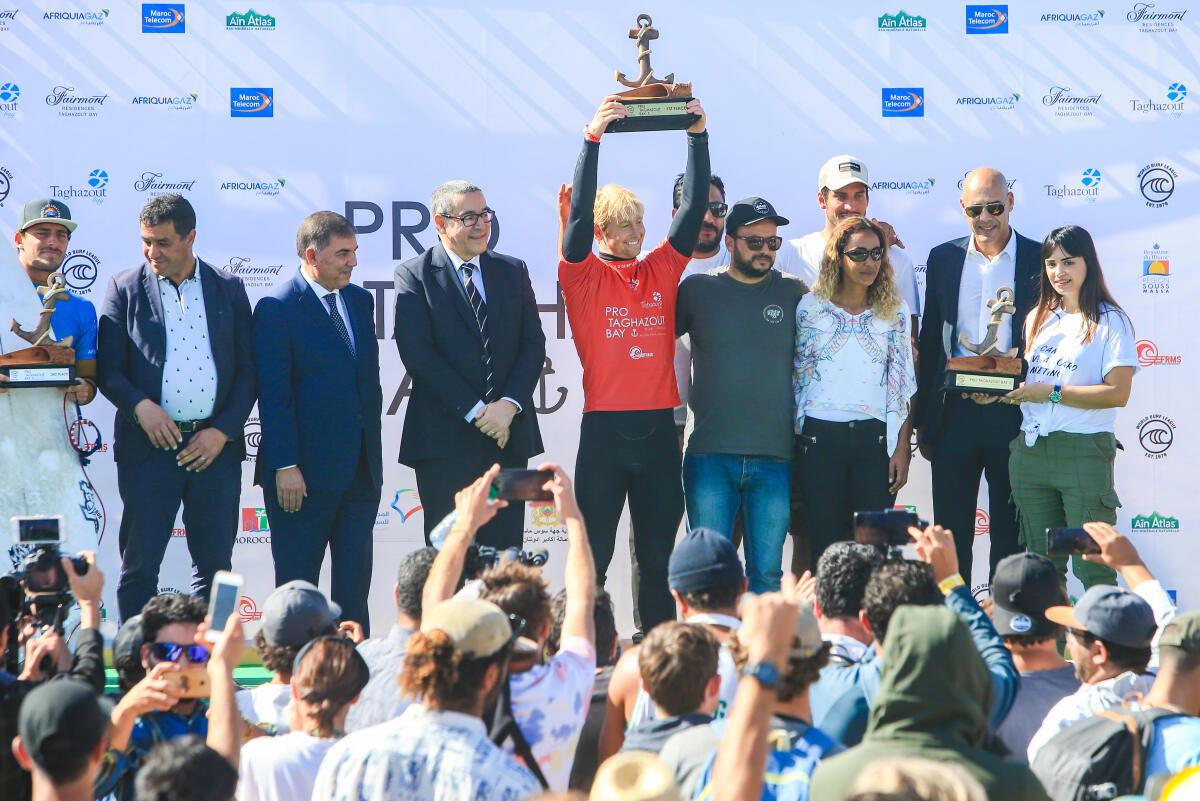 Podium with the winner  Nat Young (USA) and the runner-up Alonso Correa (PER)