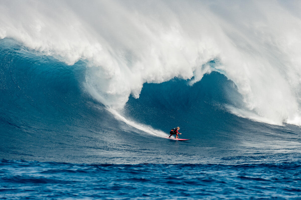 2020 Women's Paddle Entry: Felicity Palmateer at Jaws A