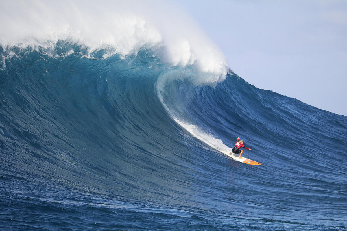 2020 Women's Paddle Entry: Felicity Palmateer at Jaws