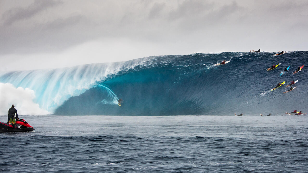 This Enormous Cloudbreak Swell Looks Too Crazy to Be Real