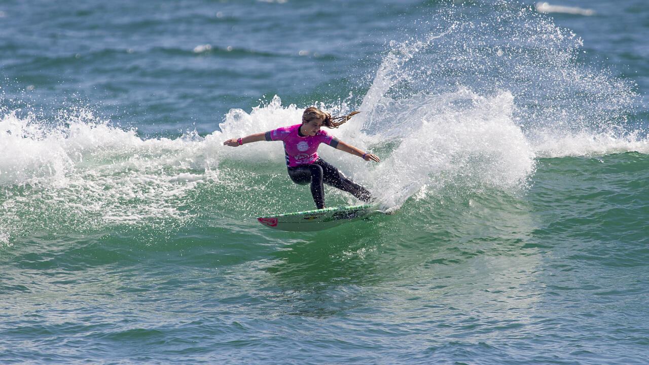 Junior Women Semifinalists Determined at Huntington Beach World Surf