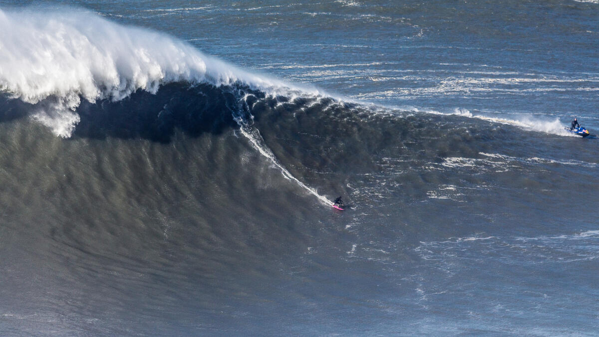 2018 XXL Biggest Wave Entry: Maya Gabeira at Nazaré by Alvim 4