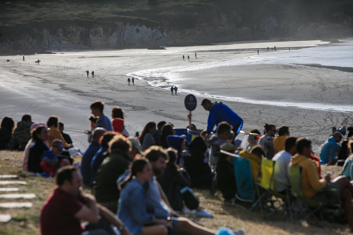 Crowd at the Pantin contest site