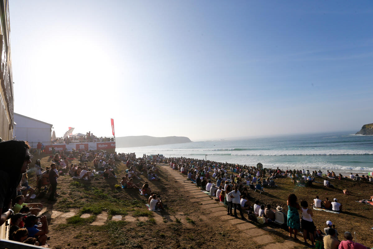 Crowd in Pantin Contest Site
