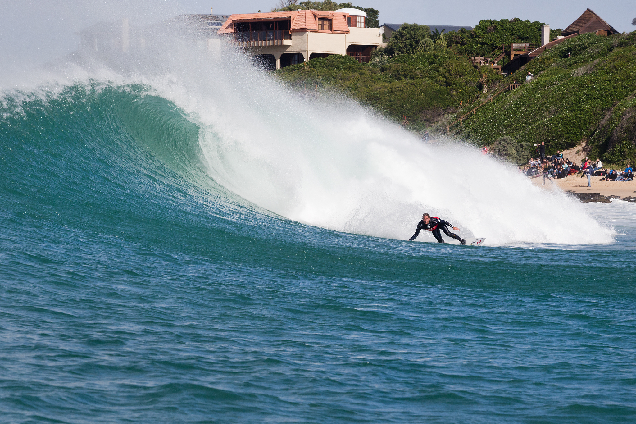 Tom store curren surfing