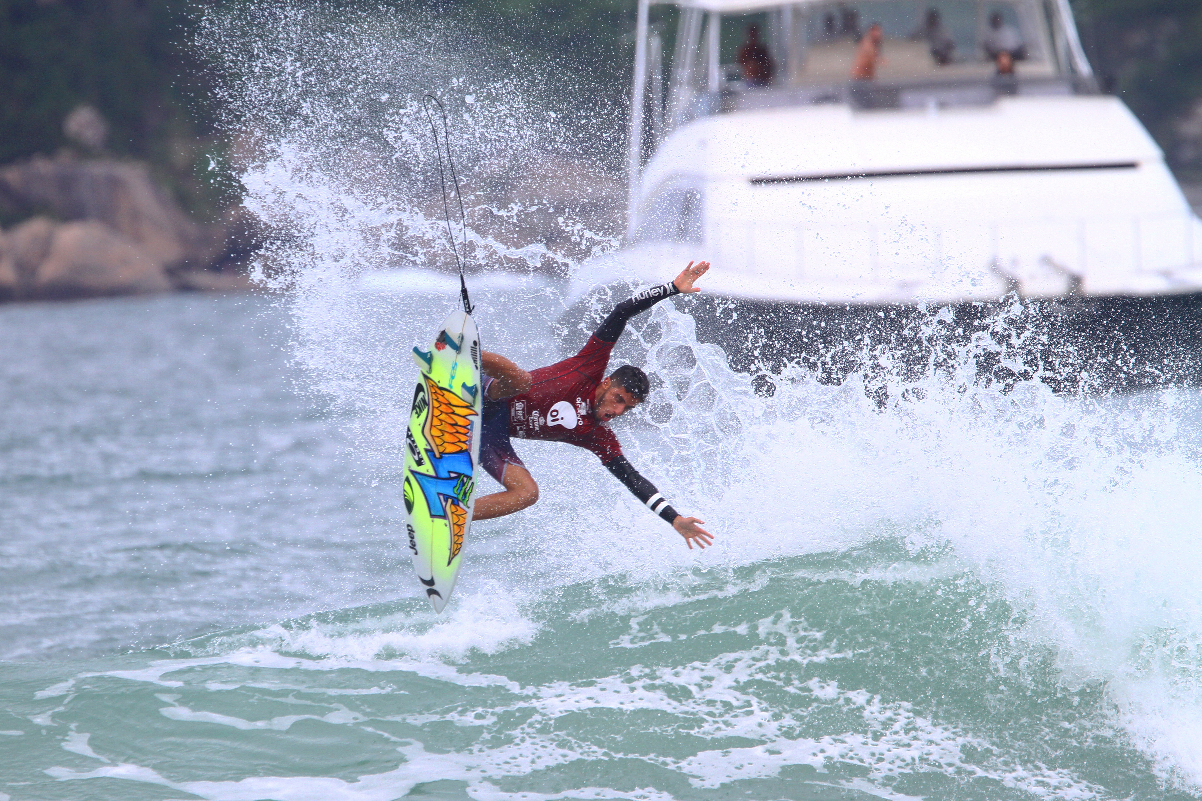 filipe toledo surfing