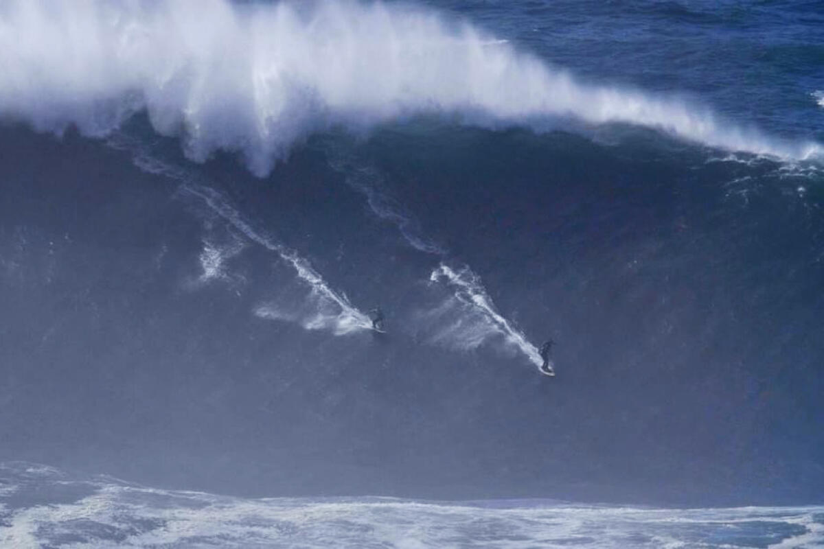 2018 XXL Biggest Wave Entry: Carlos Burle and Rodrigo Koxa at Nazaré